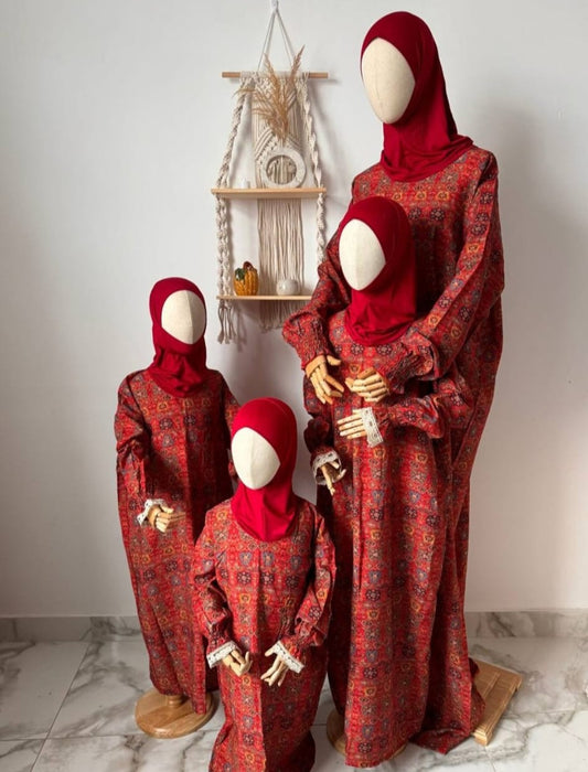 Gebetskleid „Andalus“ in intensivem Rot mit orientalischem Muster für Mutter und Kind.