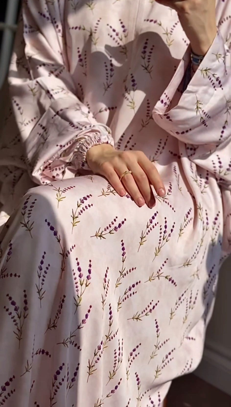 Abaya Set Nusayba mit großzügigem Butterfly-Schnitt und floralem Muster