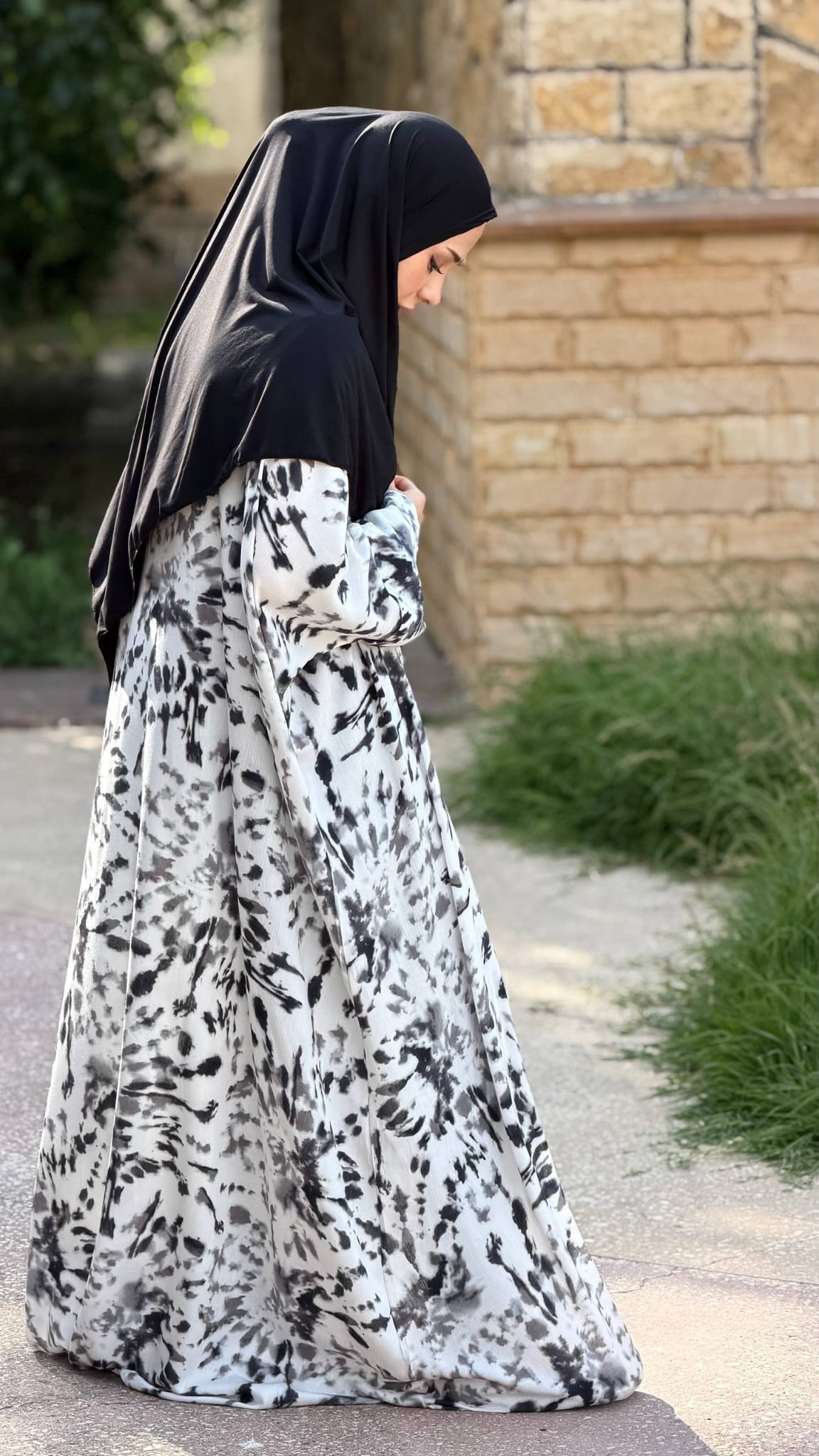 White Pearl Abaya Set in Schwarz Weiß aus fließender Leinenviskose
