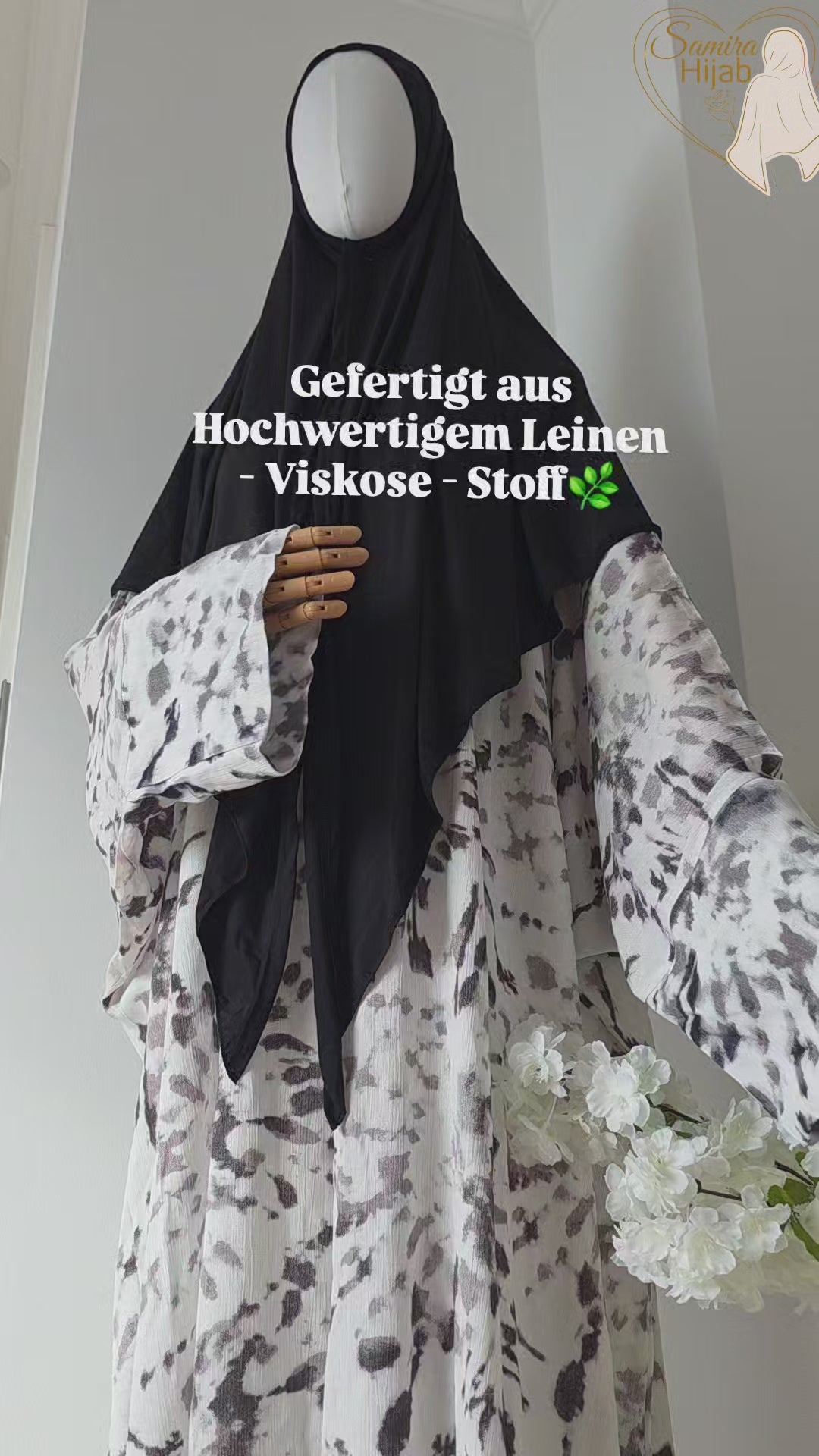 Abaya Set White Pearl in Weiß und Schwarz mit schwarzem Dreieck-Kopftuch